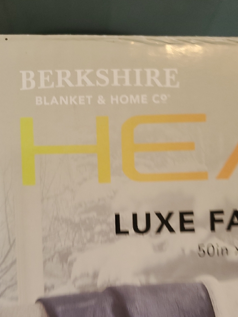 NEW Berkshire Heated Luxe Faux Fur Throw - Blue and White - Picture 11 of 11